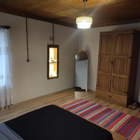 Karaot Stone House Ferienhaus *